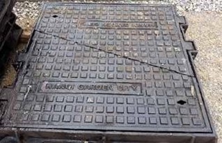 NẮP BỂ CÁP GANG CẦU 2 CÁNH NBC-GC950-C25