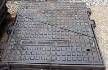 NẮP BỂ CÁP GANG CẦU 2 CÁNH NBC-GC950-C25